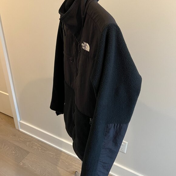 The North Face Black Denali Jacket (Size Medium) - Picture 3 of 8